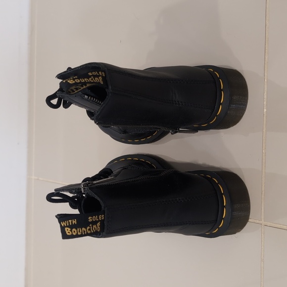 Doc Martens sz 5 - Picture 3 of 11